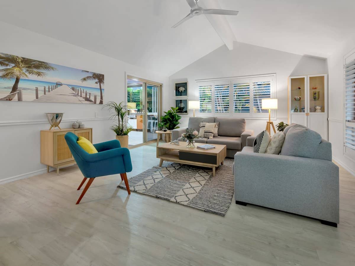 8 BON AIRE Court, CLEAR ISLAND WATERS - Thumbnail 4