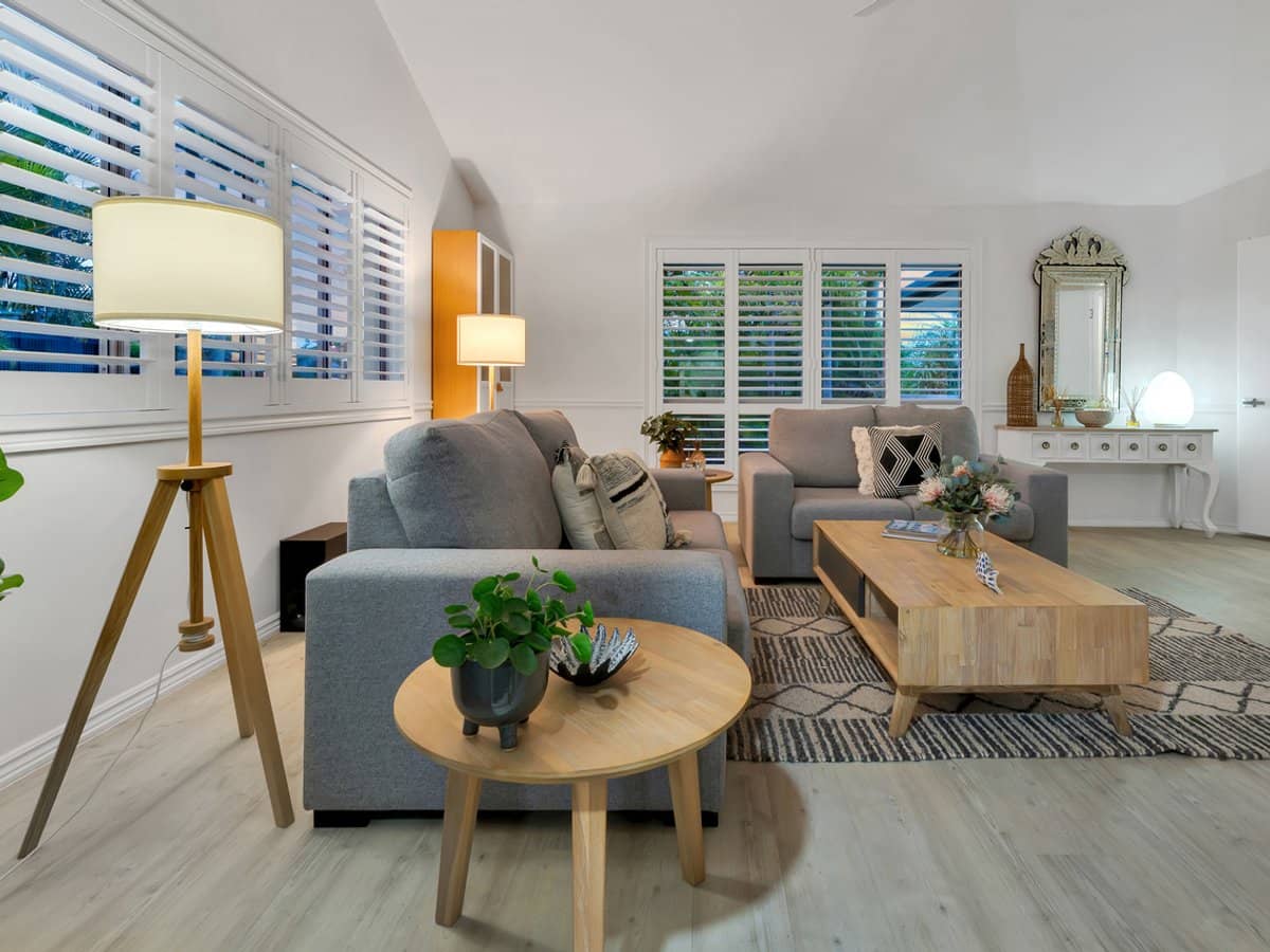 8 BON AIRE Court, CLEAR ISLAND WATERS - Thumbnail 5