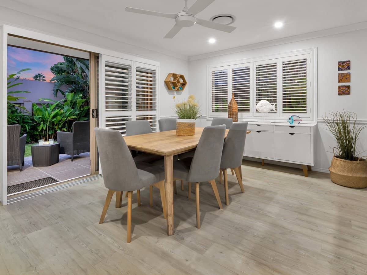 8 BON AIRE Court, CLEAR ISLAND WATERS - Thumbnail 7