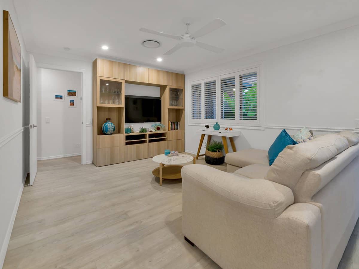 8 BON AIRE Court, CLEAR ISLAND WATERS - Thumbnail 9