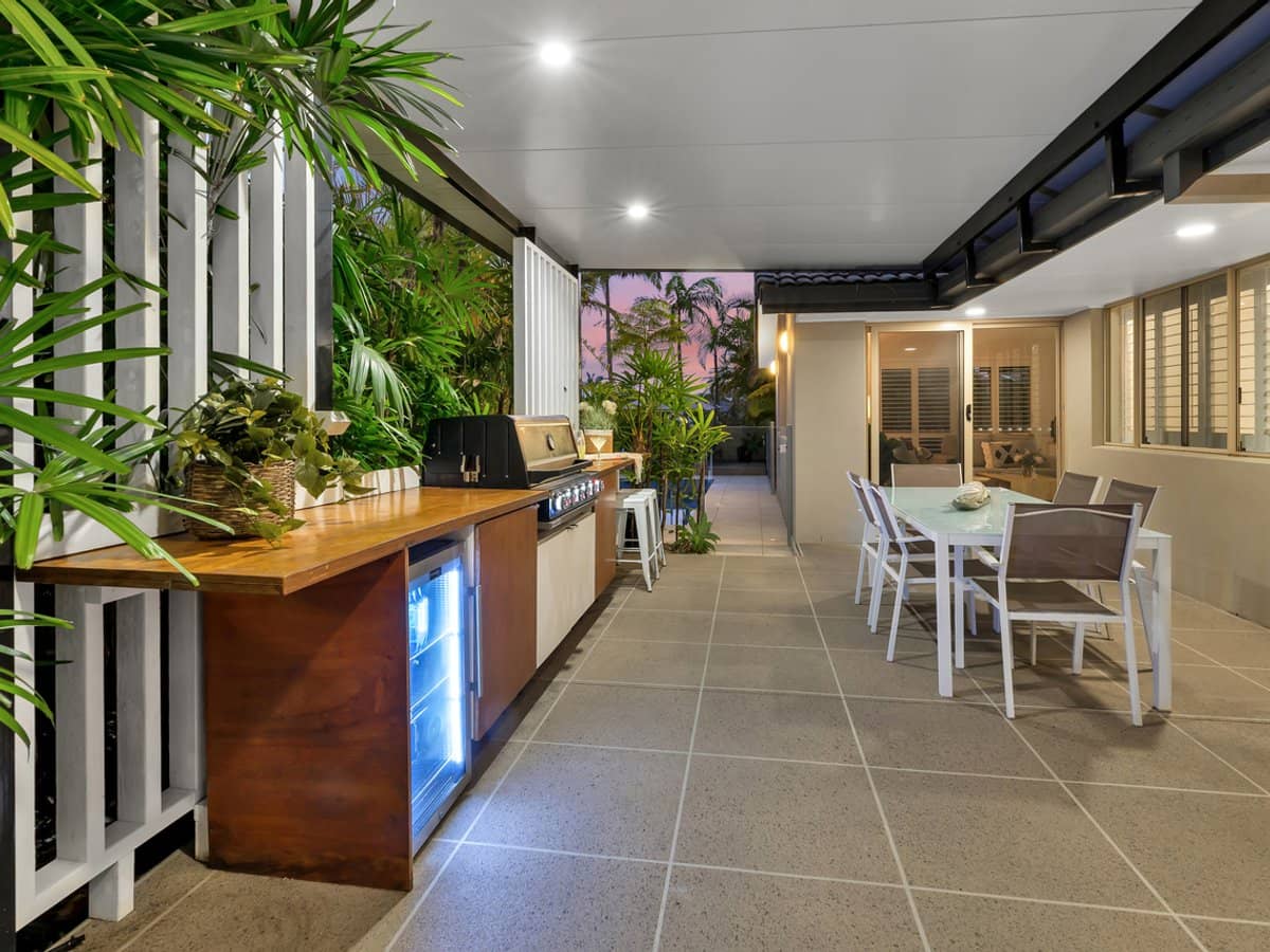 8 BON AIRE Court, CLEAR ISLAND WATERS - Thumbnail 10