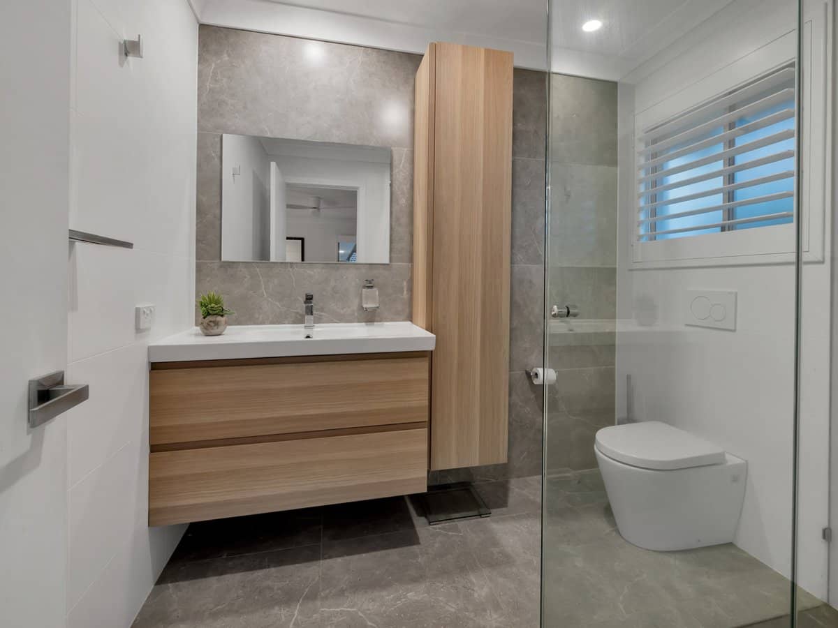 8 BON AIRE Court, CLEAR ISLAND WATERS - Thumbnail 14