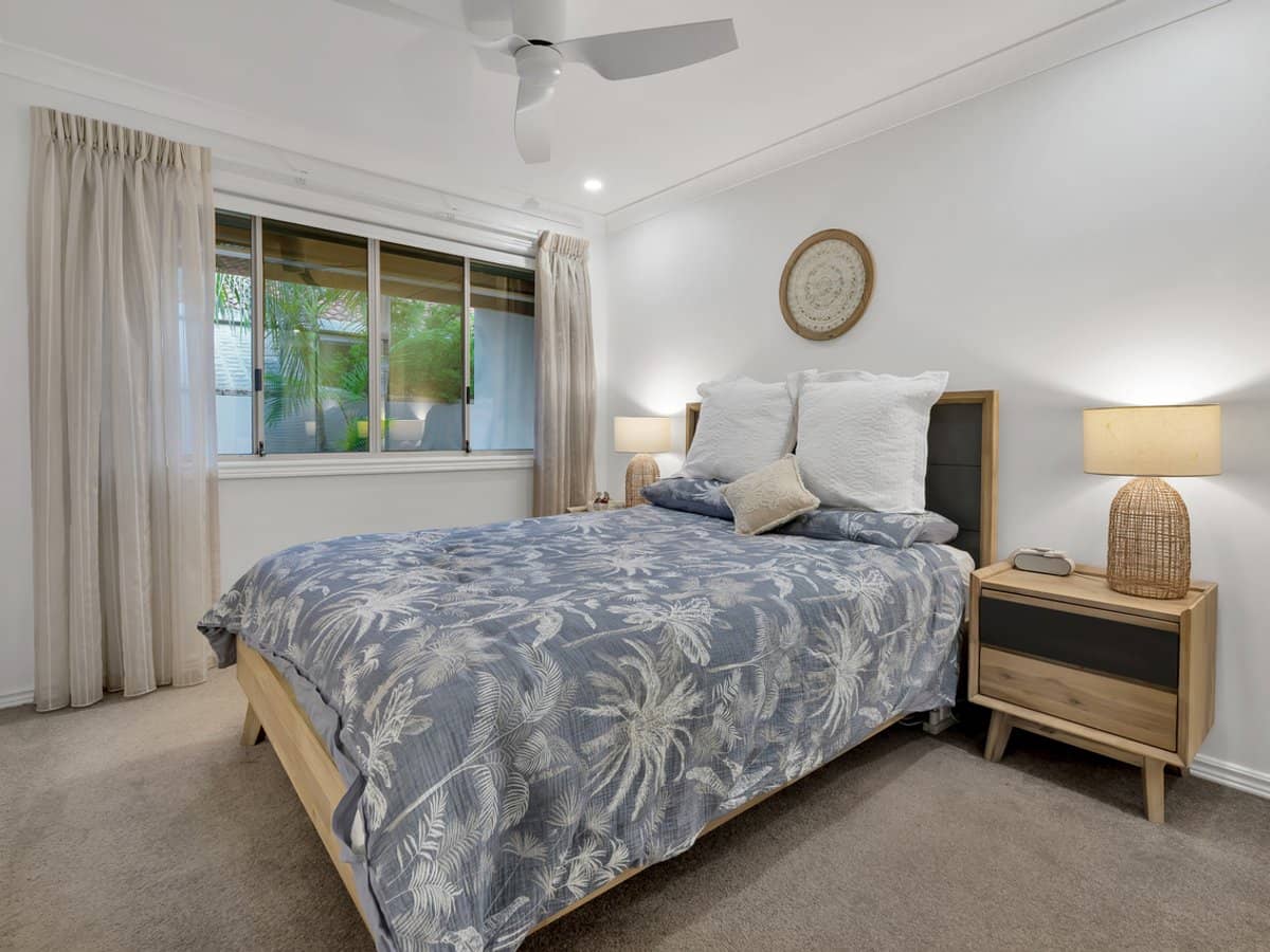 8 BON AIRE Court, CLEAR ISLAND WATERS - Thumbnail 15