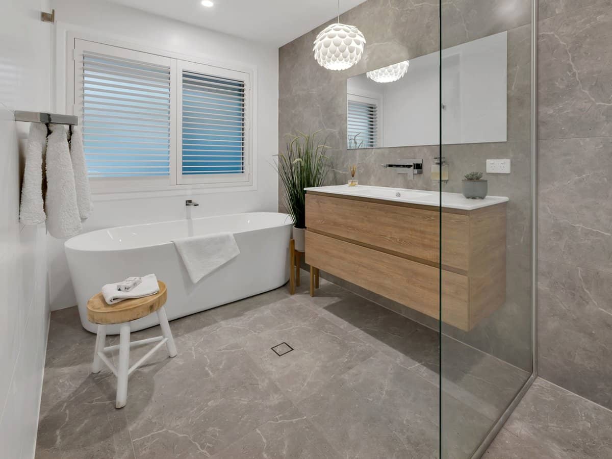 8 BON AIRE Court, CLEAR ISLAND WATERS - Thumbnail 17