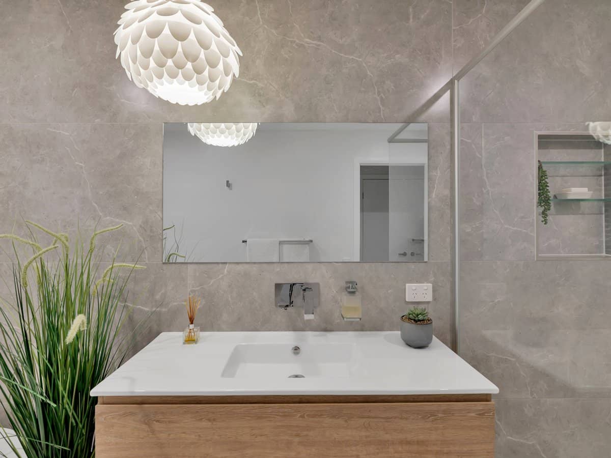 8 BON AIRE Court, CLEAR ISLAND WATERS - Thumbnail 18