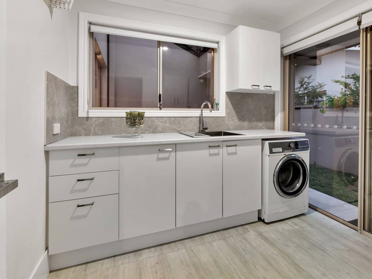 8 BON AIRE Court, CLEAR ISLAND WATERS - Thumbnail 20