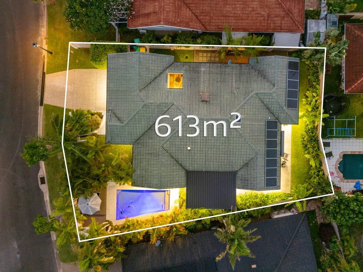 8 BON AIRE Court, CLEAR ISLAND WATERS - Thumbnail 22