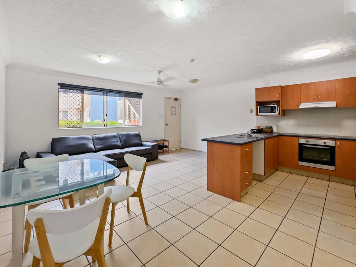 129-131 Currumburra Road, Ashmore - Thumbnail 3