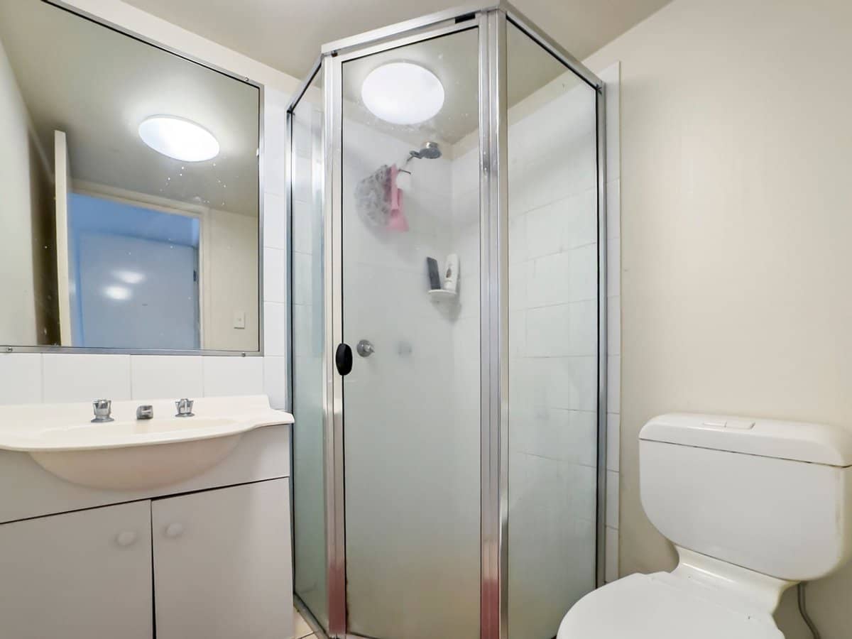 129-131 Currumburra Road, Ashmore - Thumbnail 10