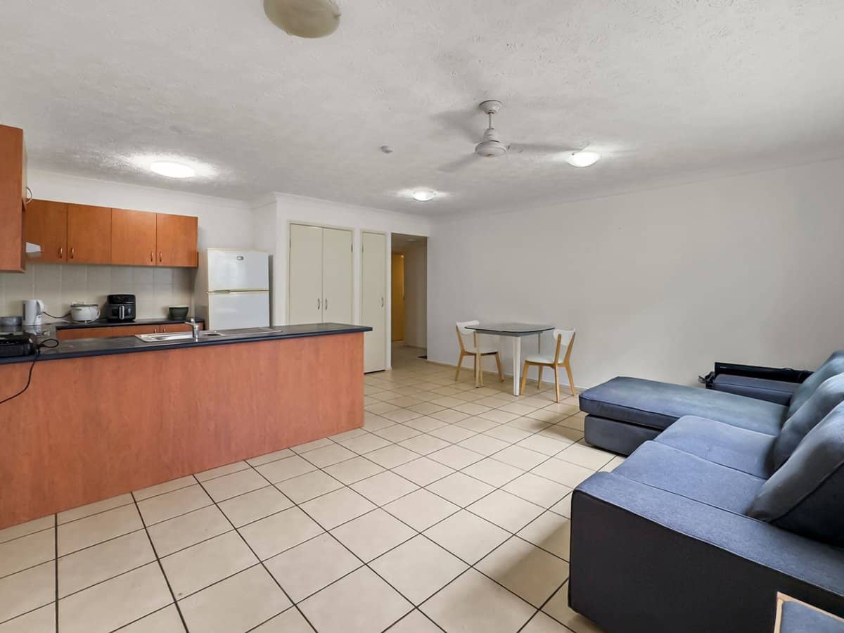 129-131 Currumburra Road, Ashmore - Thumbnail 4