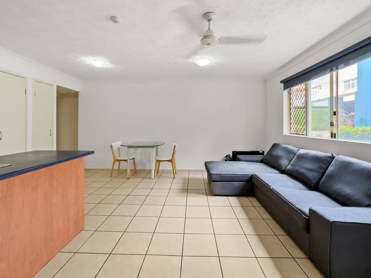 129-131 Currumburra Road, Ashmore - Thumbnail 6