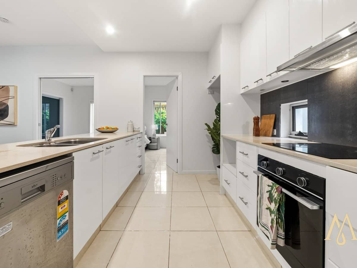 2 Royal Links Drive, ROBINA - Thumbnail 6