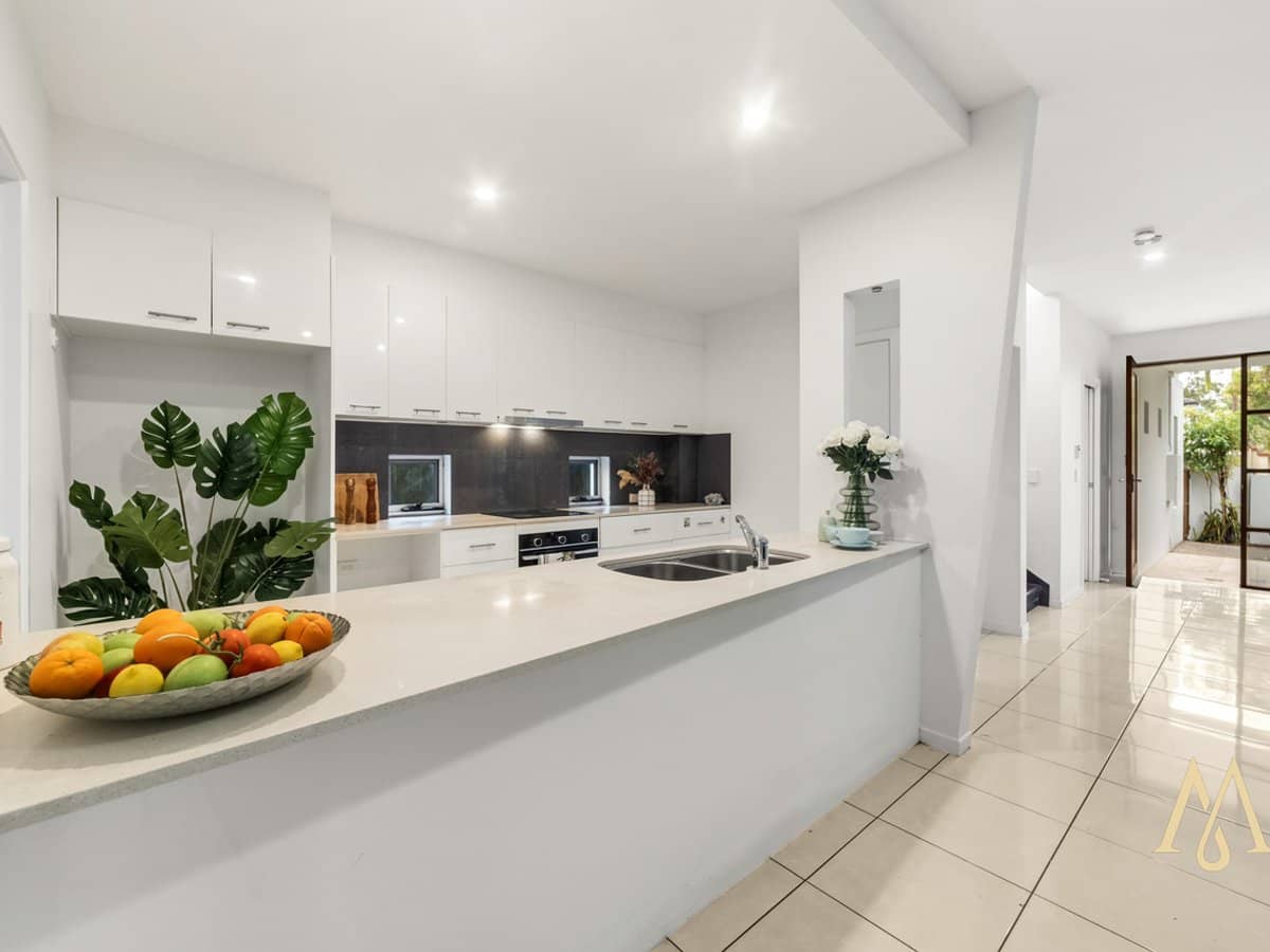 2 Royal Links Drive, ROBINA - Thumbnail 7