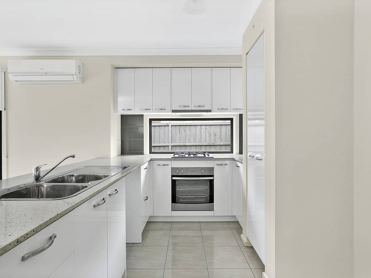 5 Mikhail Grove, HASTINGS - Thumbnail 2