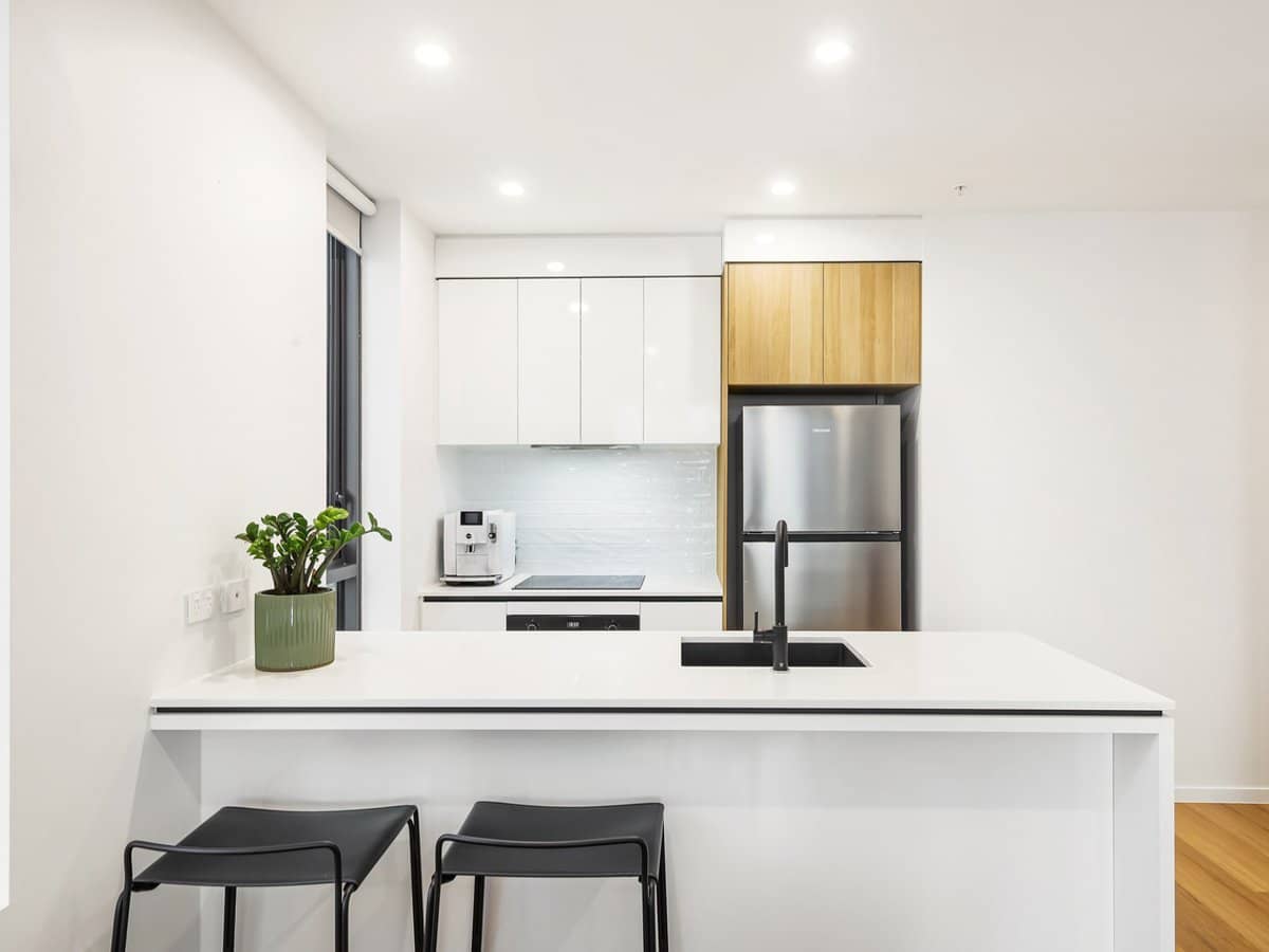 18 Remembrance Drive, SURFERS PARADISE - Thumbnail 3