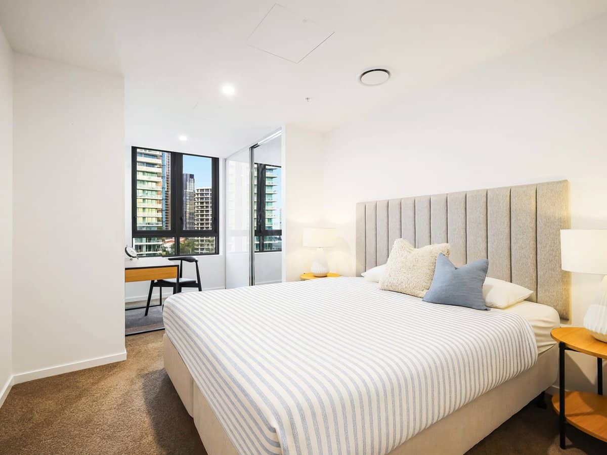 18 Remembrance Drive, SURFERS PARADISE - Thumbnail 4