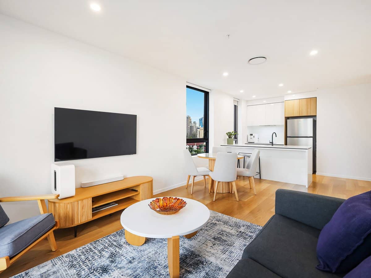 18 Remembrance Drive, SURFERS PARADISE - Thumbnail 7