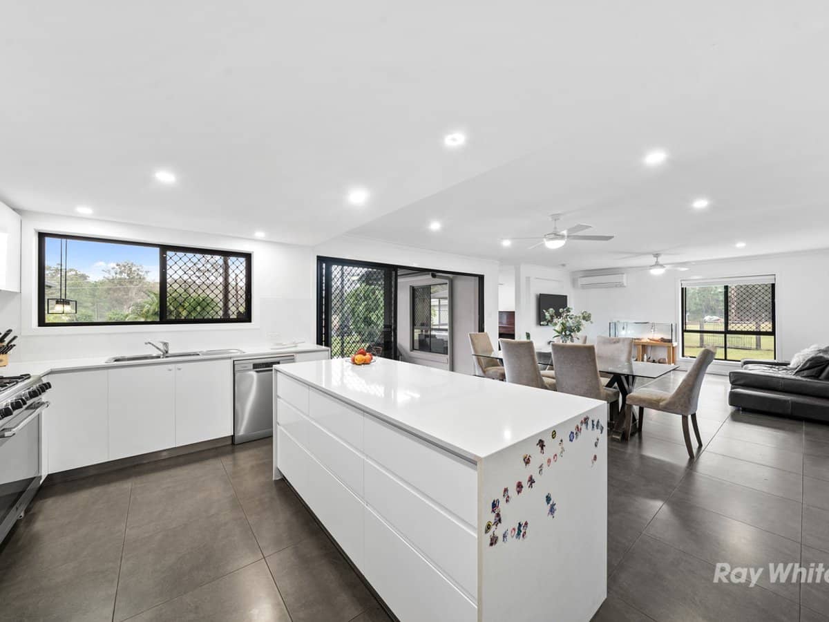 52 Sungold Road, CHAMBERS FLAT - Thumbnail 3