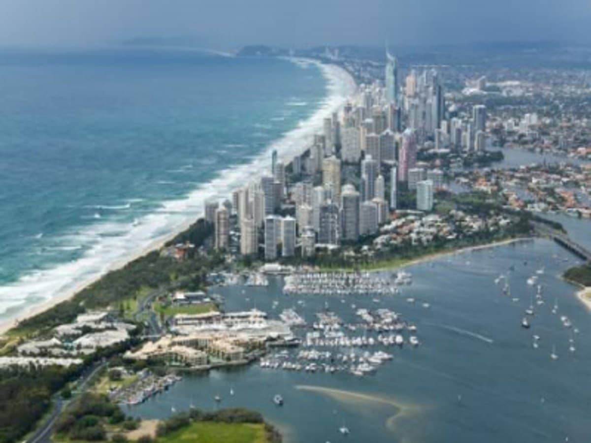 300 Marine Parade, LABRADOR - Thumbnail 4