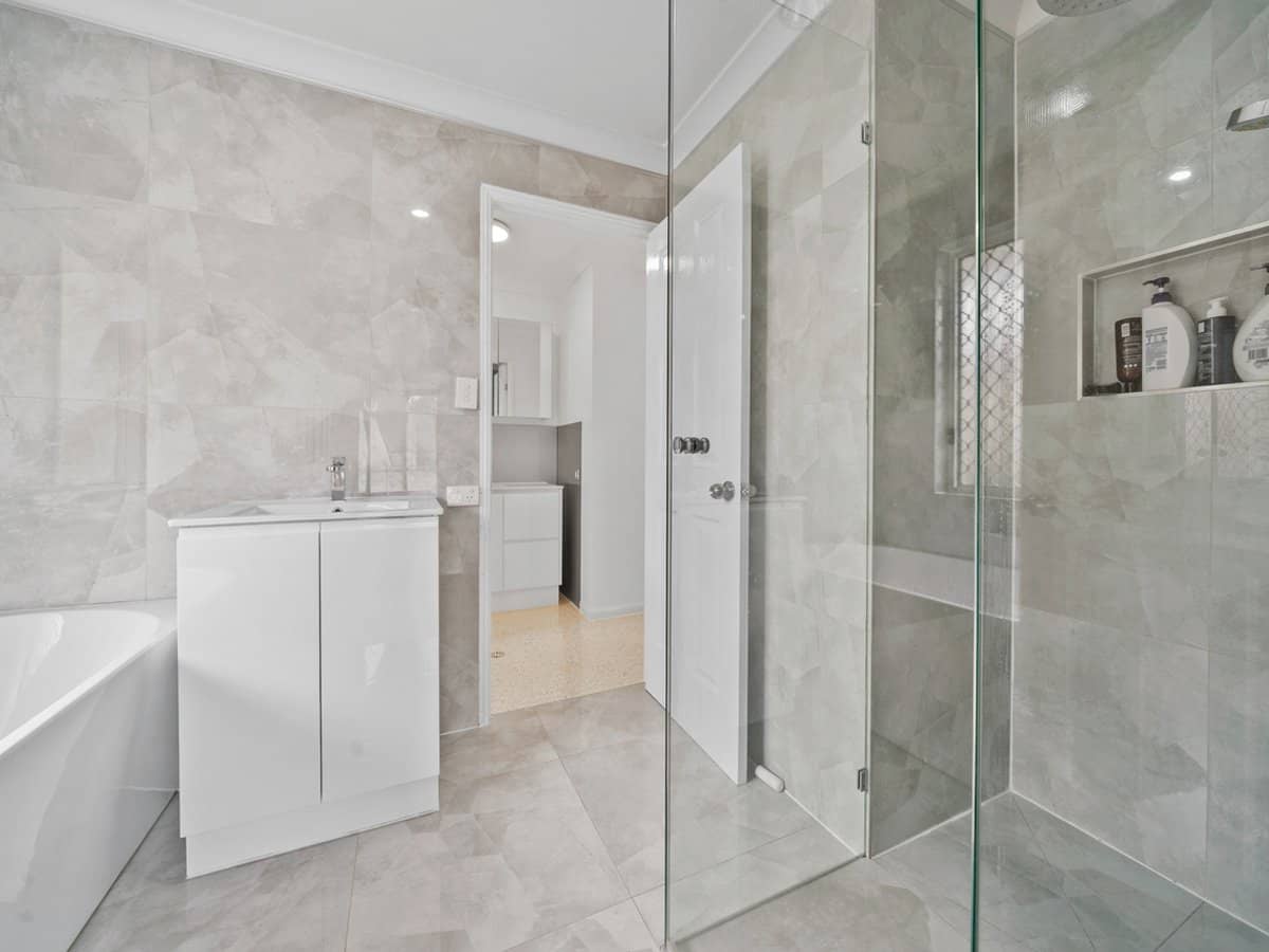 1 Bower Road, EAGLEBY - Thumbnail 12