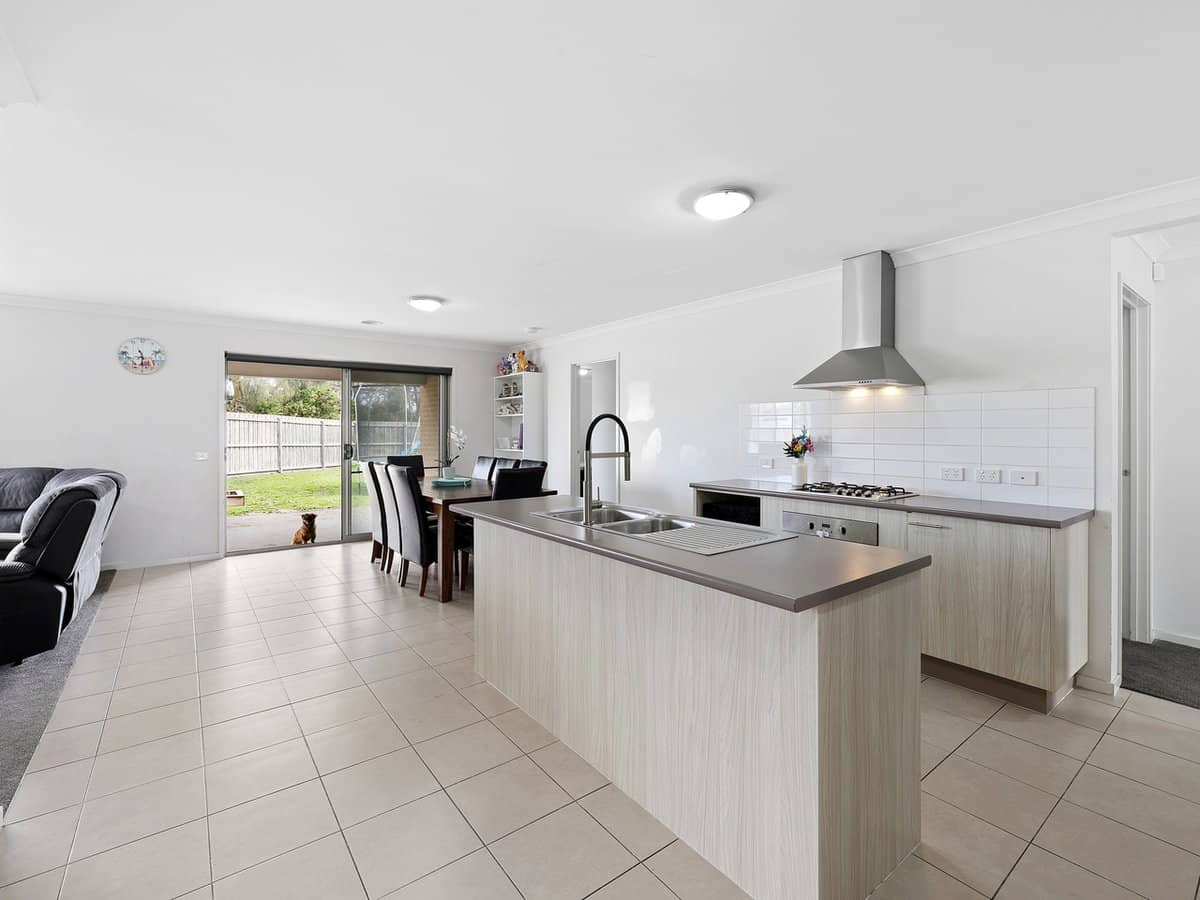 16 Horatio Court, PORTLAND - Thumbnail 2