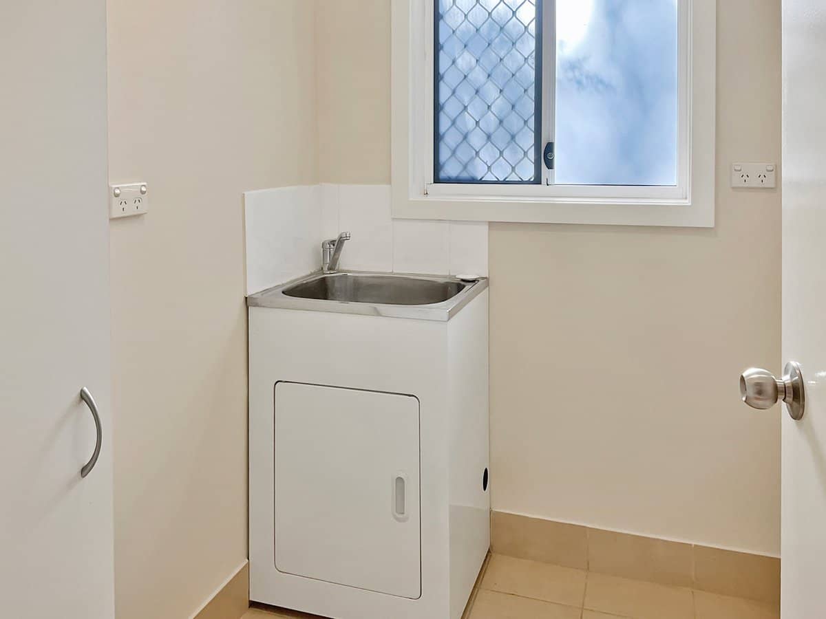 73-79 The Lakes Drive, GLENMORE PARK - Thumbnail 12