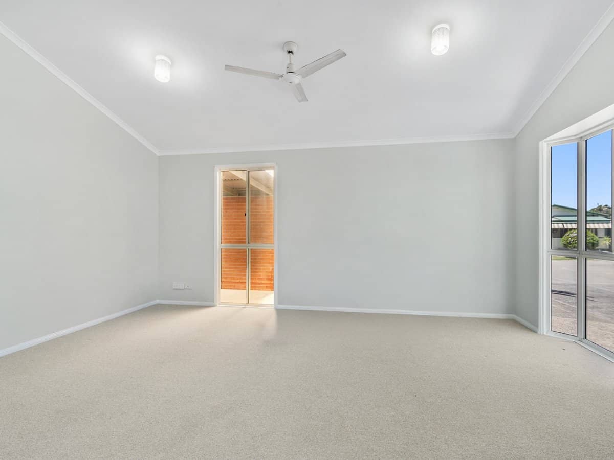 67 Winders Place, BANORA POINT - Thumbnail 2