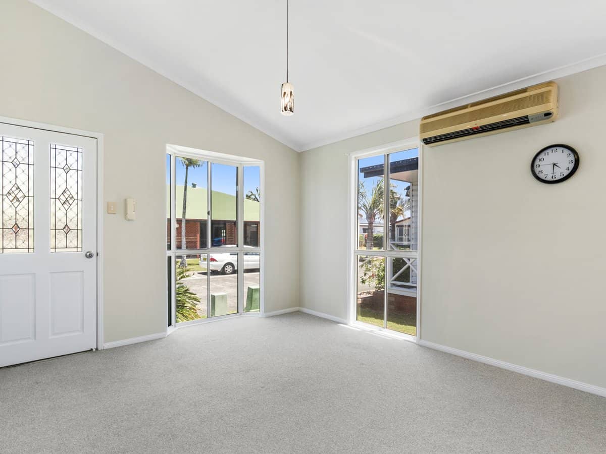 67 Winders Place, BANORA POINT - Thumbnail 3