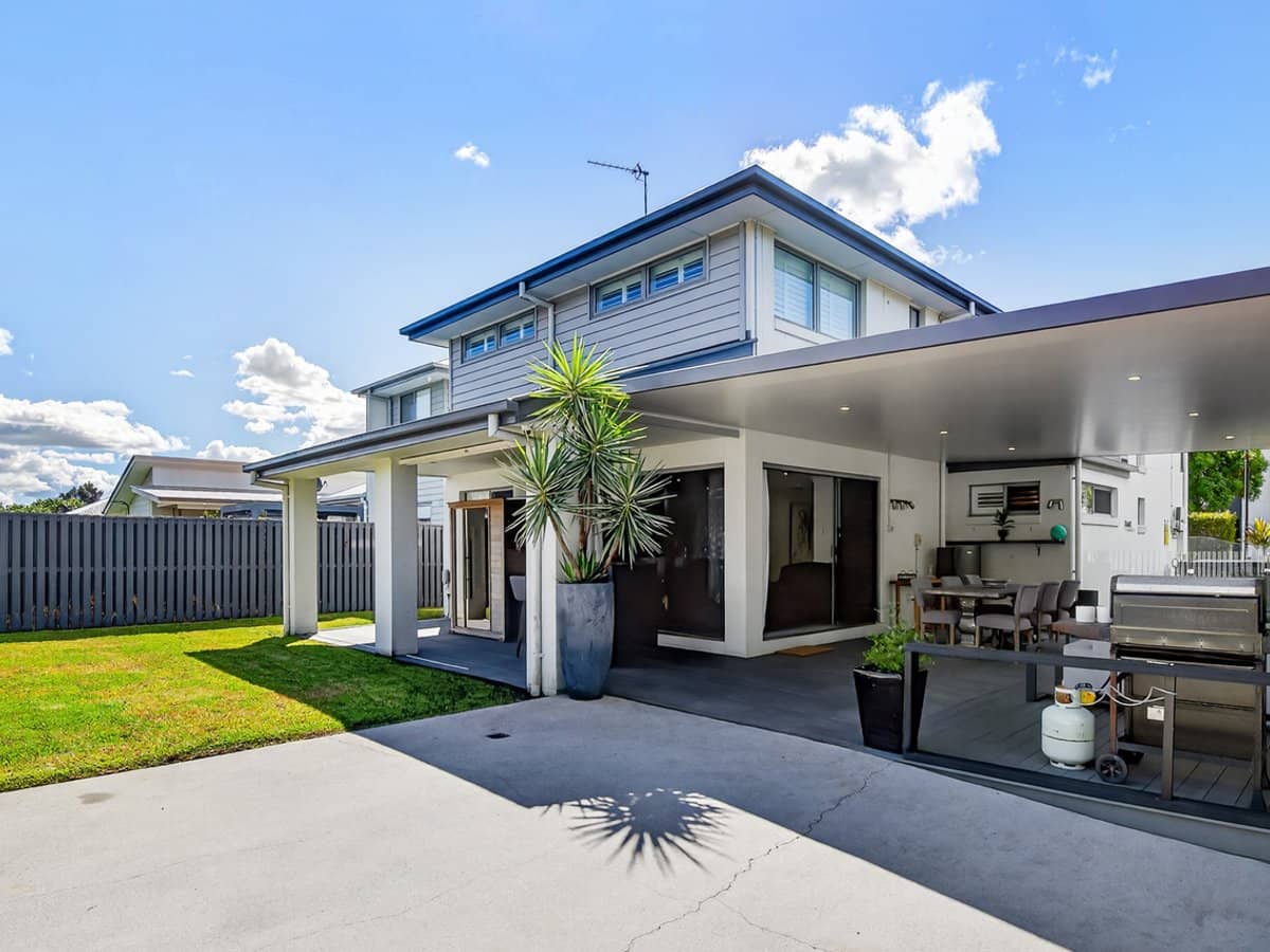 1 Stillwater Court, Hope Island - Thumbnail 2