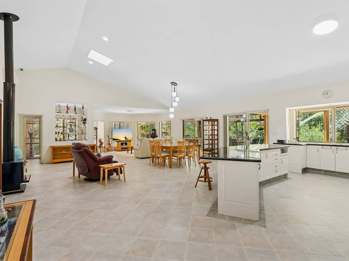 1 Acmena Court, ELANORA - Thumbnail 1