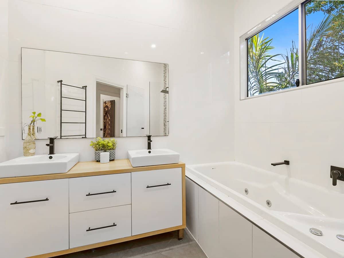 9a Kennedy Drive, TWEED HEADS - Thumbnail 12