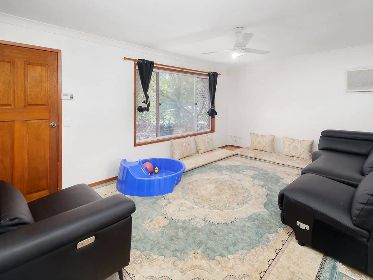 52 Royena Court, CRESTMEAD - Thumbnail 3