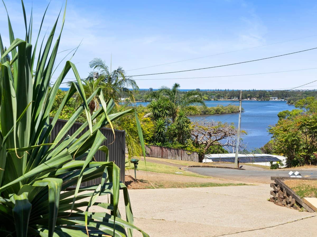 5B Clifford Crescent, BANORA POINT - Thumbnail 1