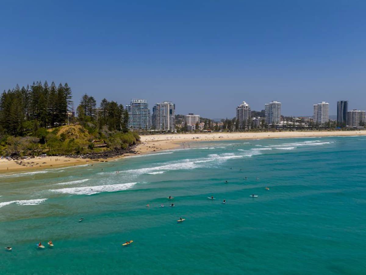 62 Marine Parade, COOLANGATTA - Thumbnail 2