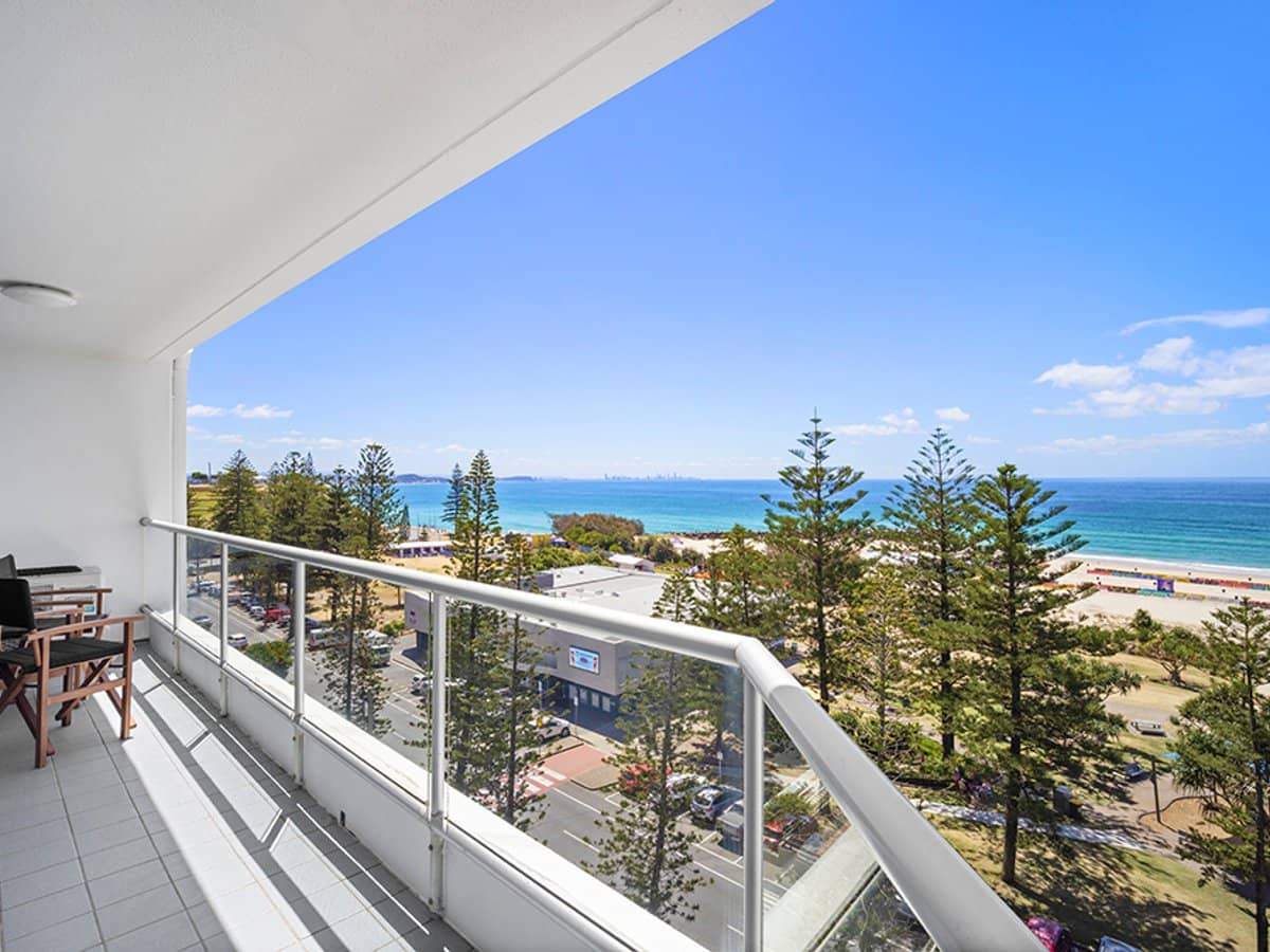 62 Marine Parade, COOLANGATTA - Thumbnail 3