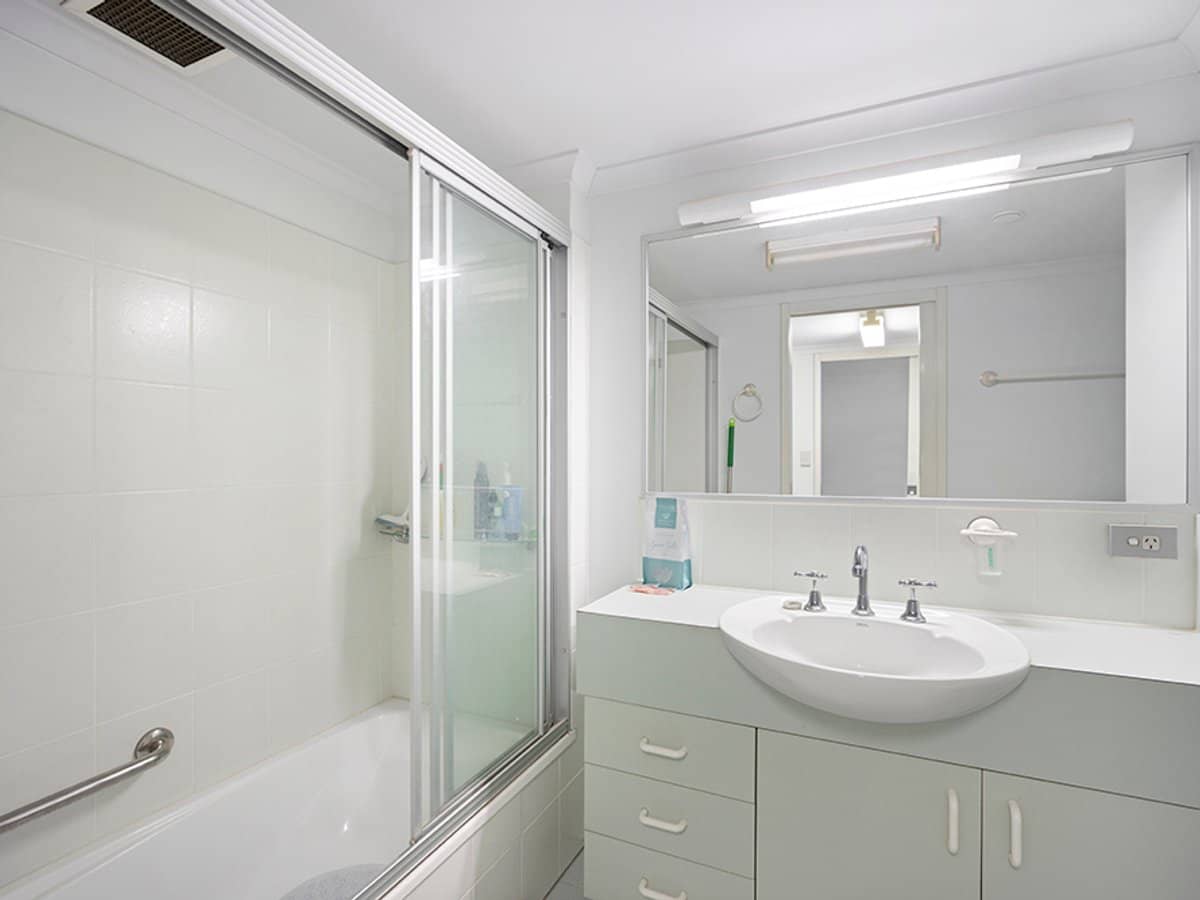 62 Marine Parade, COOLANGATTA - Thumbnail 8