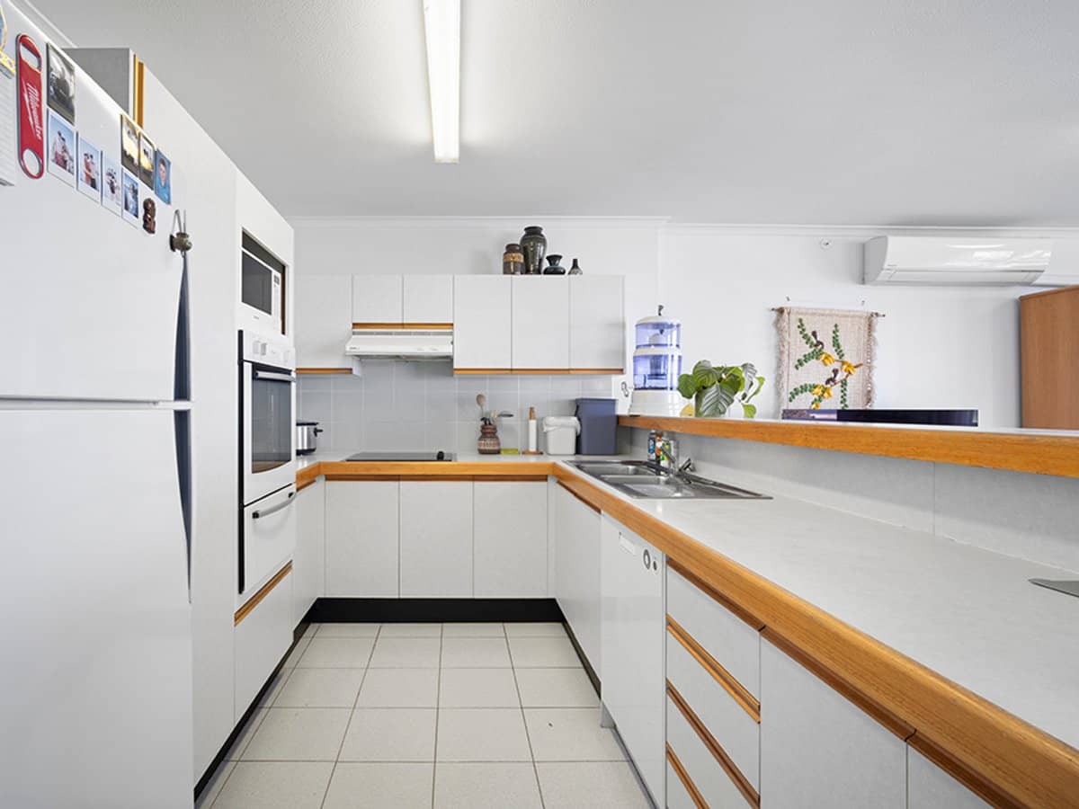 62 Marine Parade, COOLANGATTA - Thumbnail 12