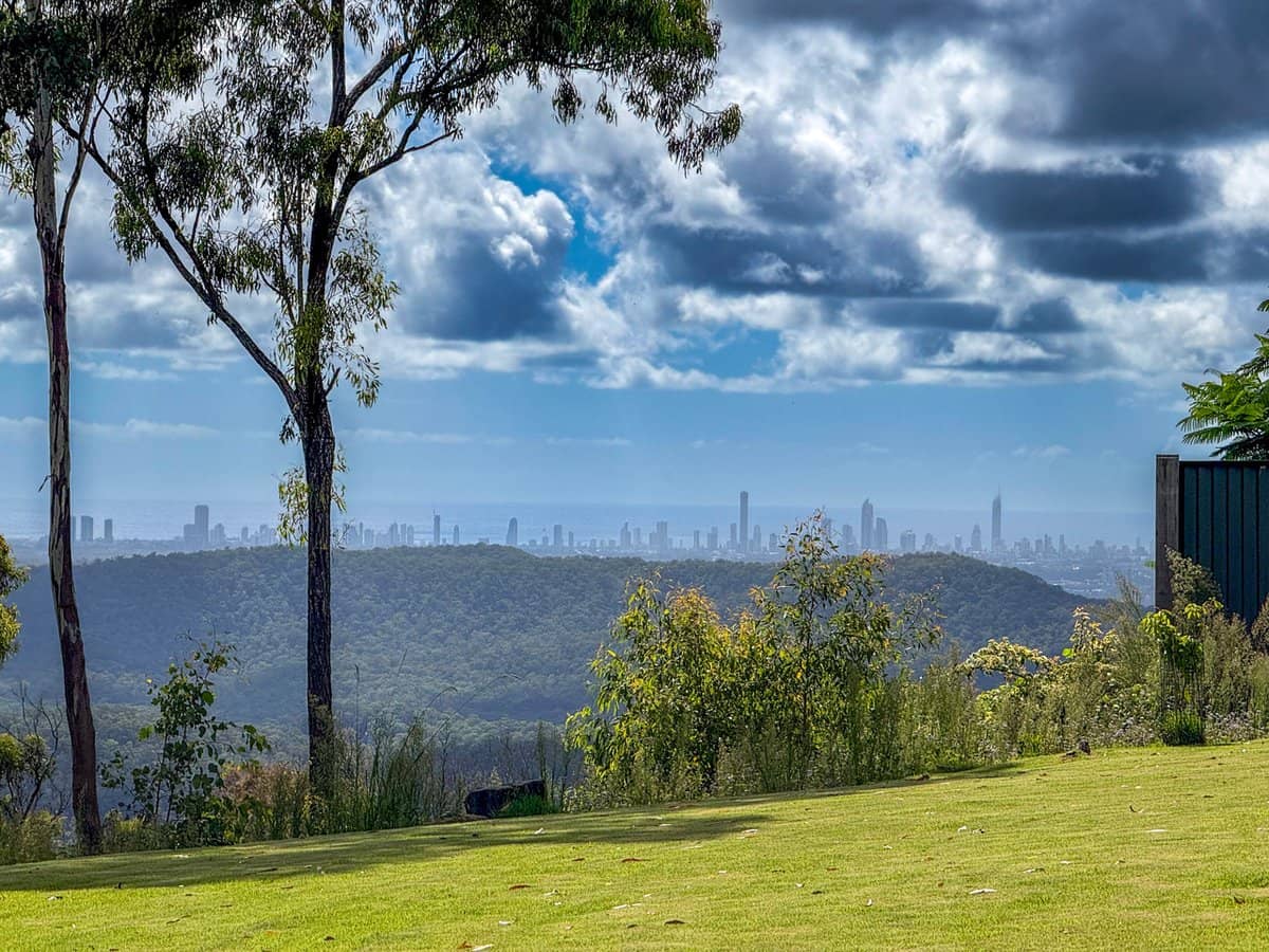 21 Wildflower Court, TAMBORINE MOUNTAIN - Thumbnail 2