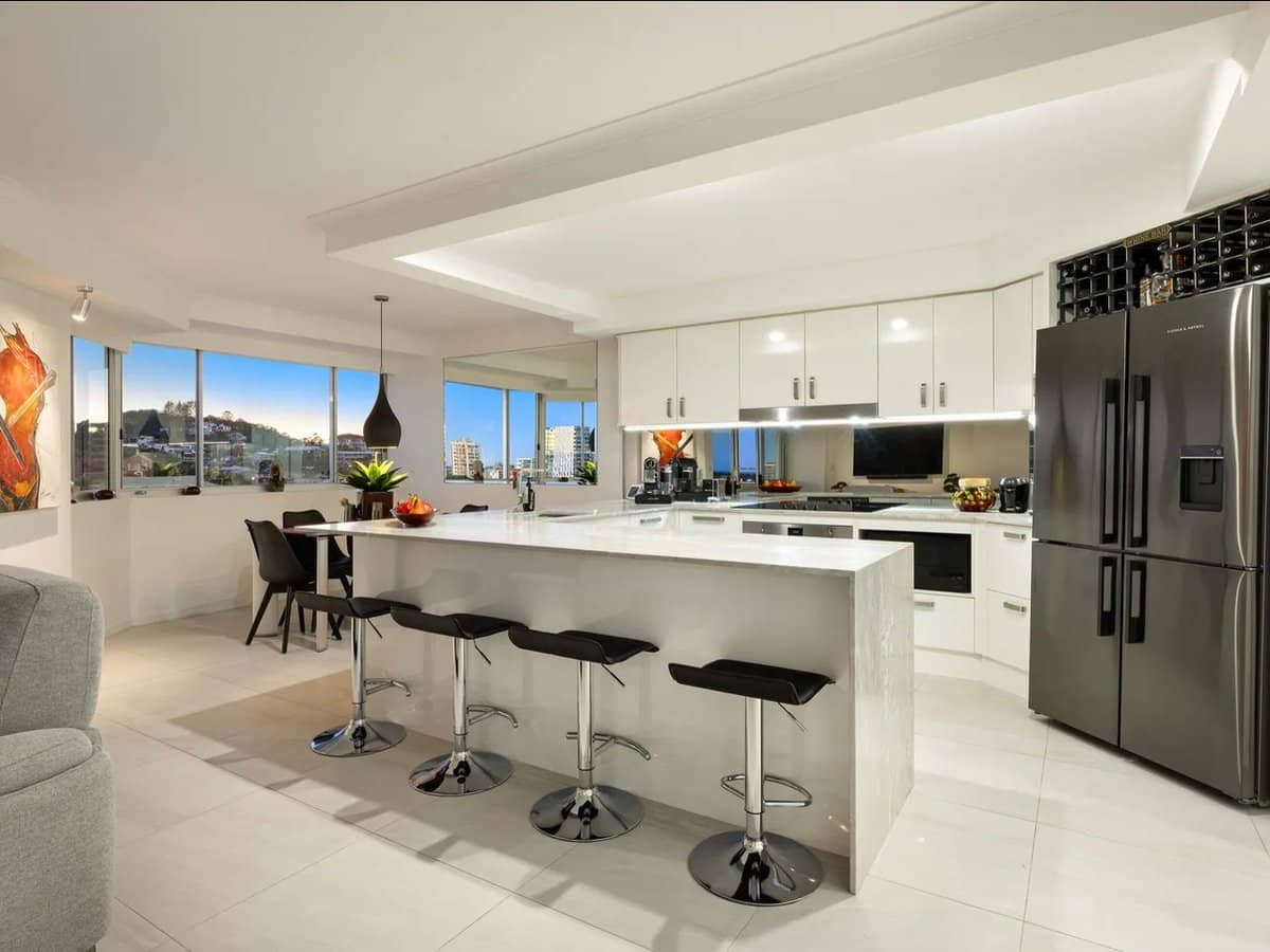 62-68 Marine Parade, COOLANGATTA - Thumbnail 3