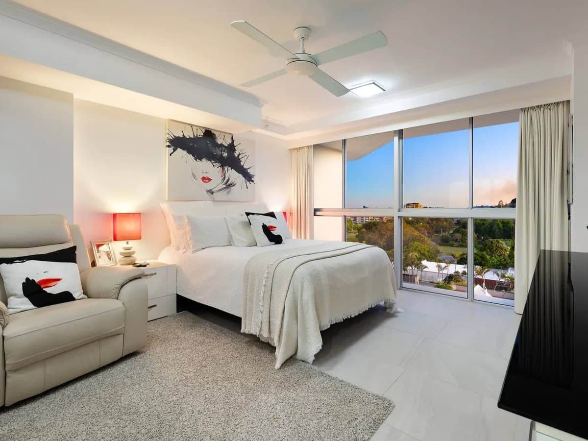 62-68 Marine Parade, COOLANGATTA - Thumbnail 4