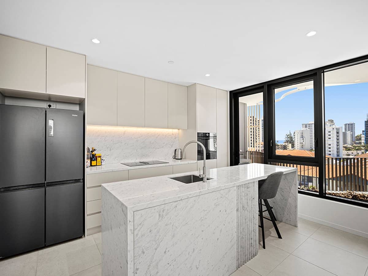 144-146 Marine Parade, COOLANGATTA - Thumbnail 3