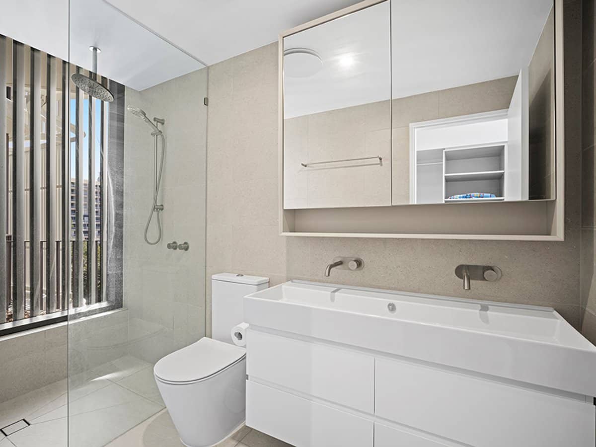 144-146 Marine Parade, COOLANGATTA - Thumbnail 5