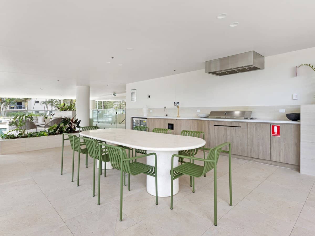 144-146 Marine Parade, COOLANGATTA - Thumbnail 12