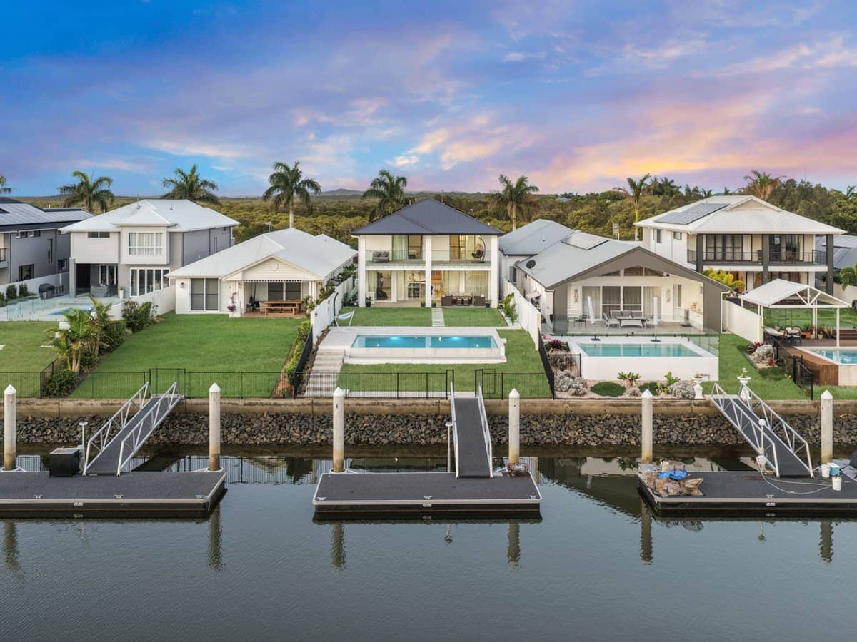 317 Harbour Boulevard, Jacobs Well - Thumbnail 1