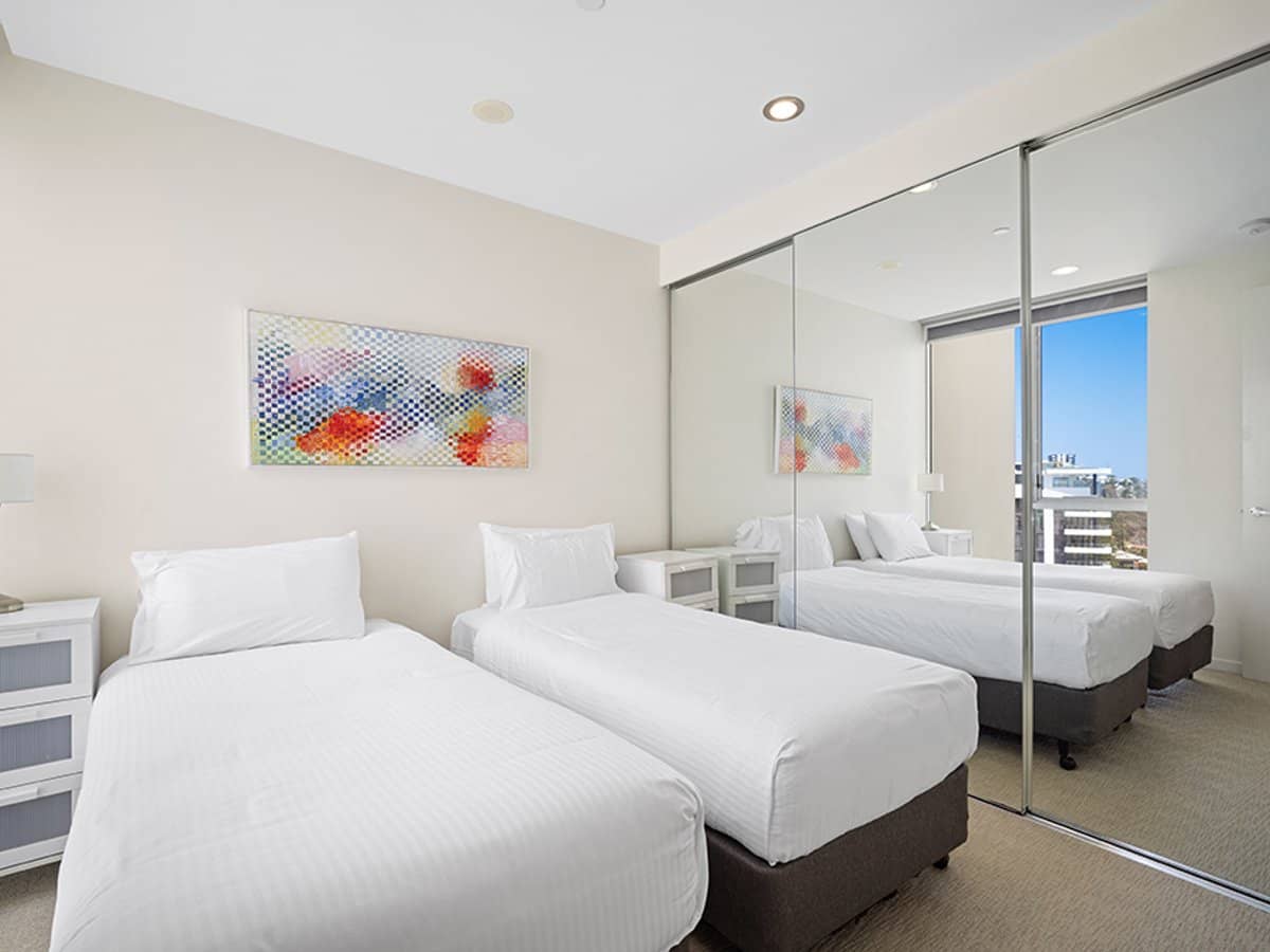 1 Douglas Street, COOLANGATTA - Thumbnail 7