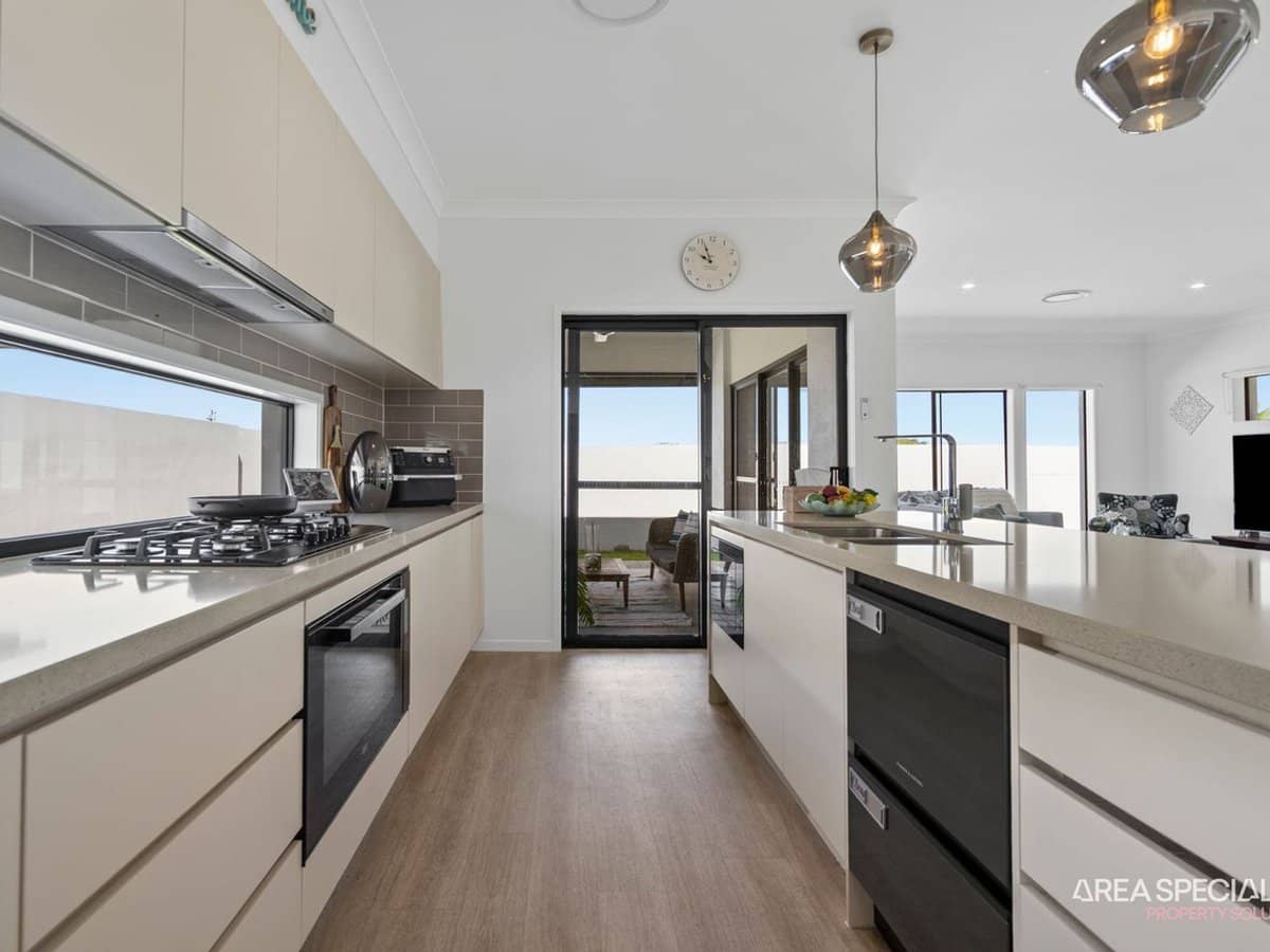 40 Hamilton Drive, Jacobs Well - Thumbnail 3