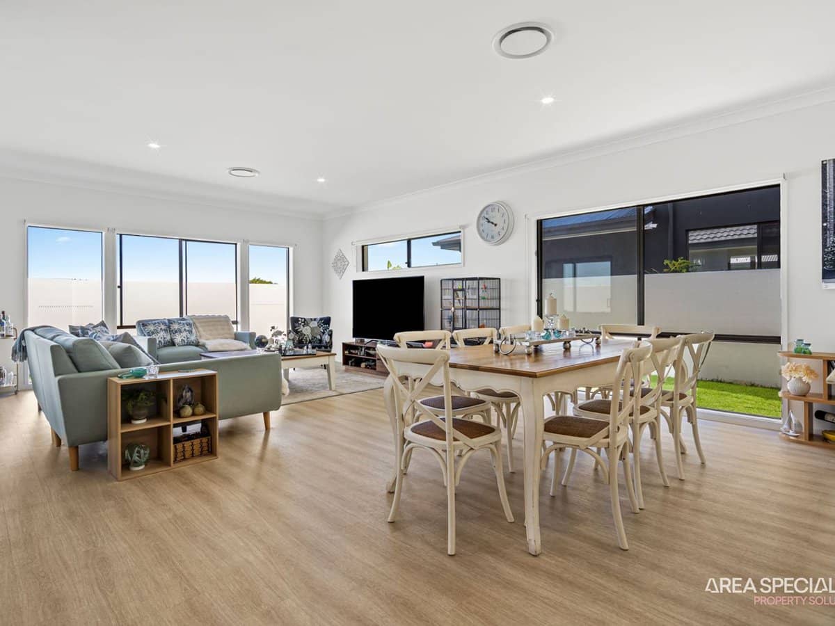 40 Hamilton Drive, Jacobs Well - Thumbnail 5