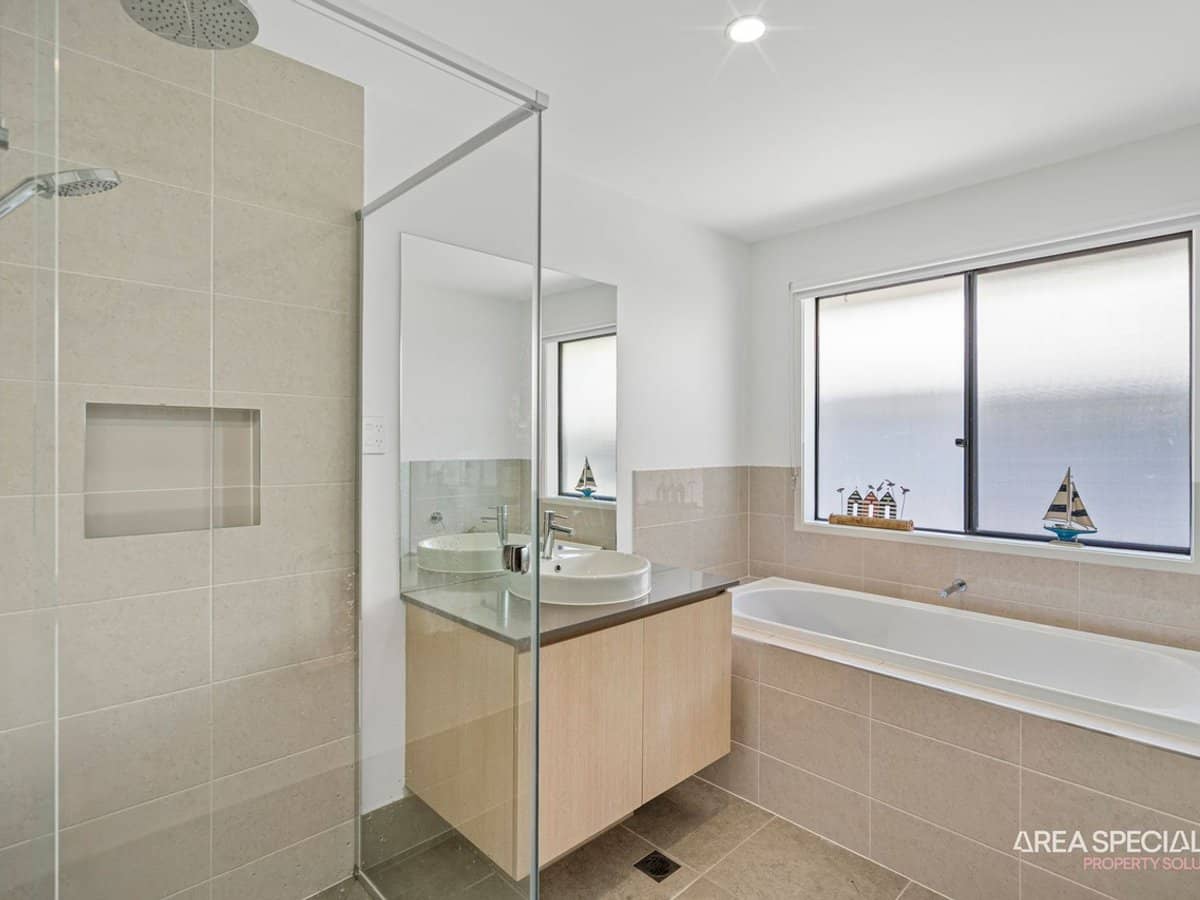 40 Hamilton Drive, Jacobs Well - Thumbnail 17