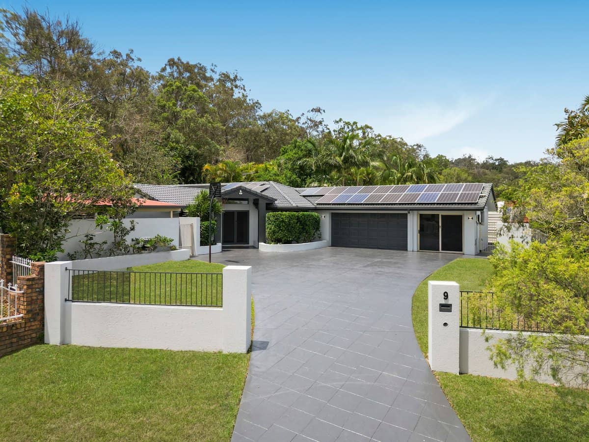 9 Greenwood Court, Parkwood - Thumbnail 1