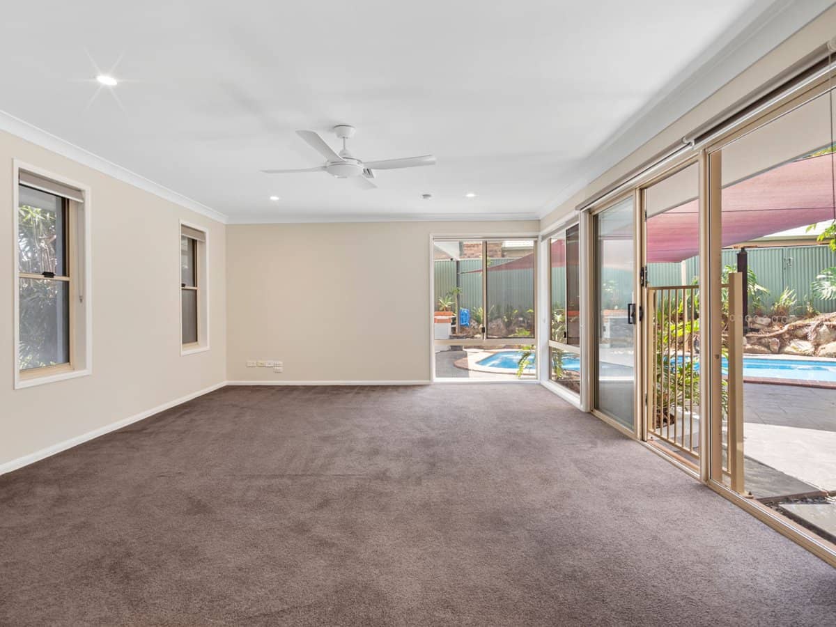 9 Greenwood Court, Parkwood - Thumbnail 2